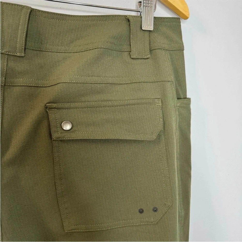 Lululemon Men's Olive Commuter Shorts - Picture 5 of 9